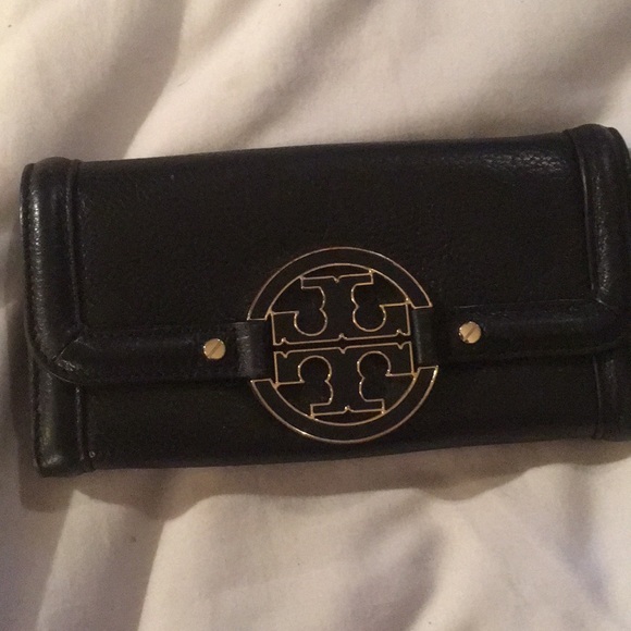 Tory Burch Handbags - Authentic Tory Burch Wallet
